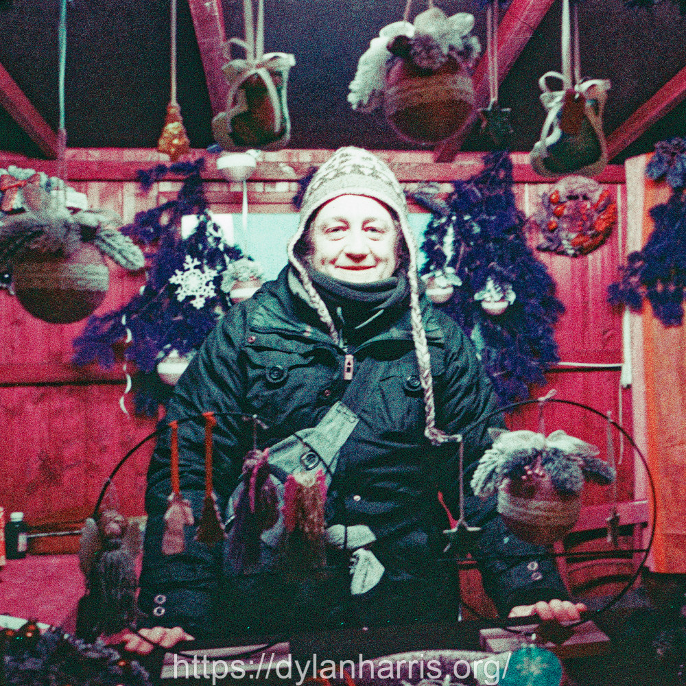 image: This is ‘christmas market (ii) 4’.