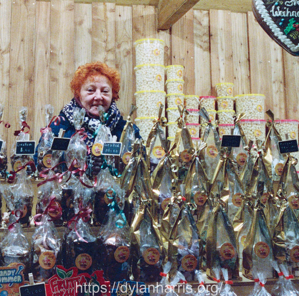 image: This is ‘christmas market (vi) 1’.