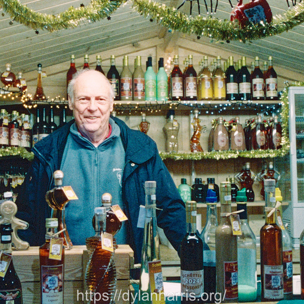image: This is ‘christmas market (vi) 4’.