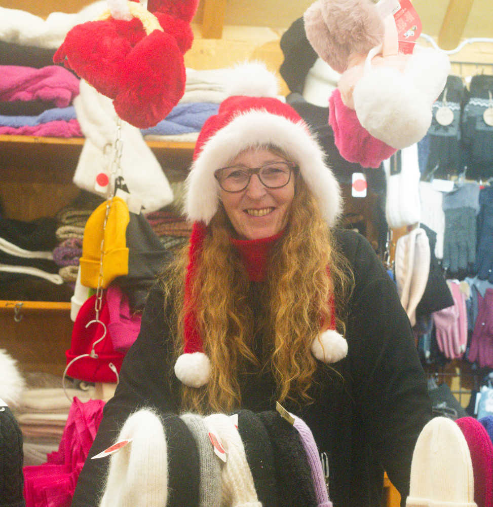 image: This is &lsquo;christmas market (vii) 4&rsquo;.