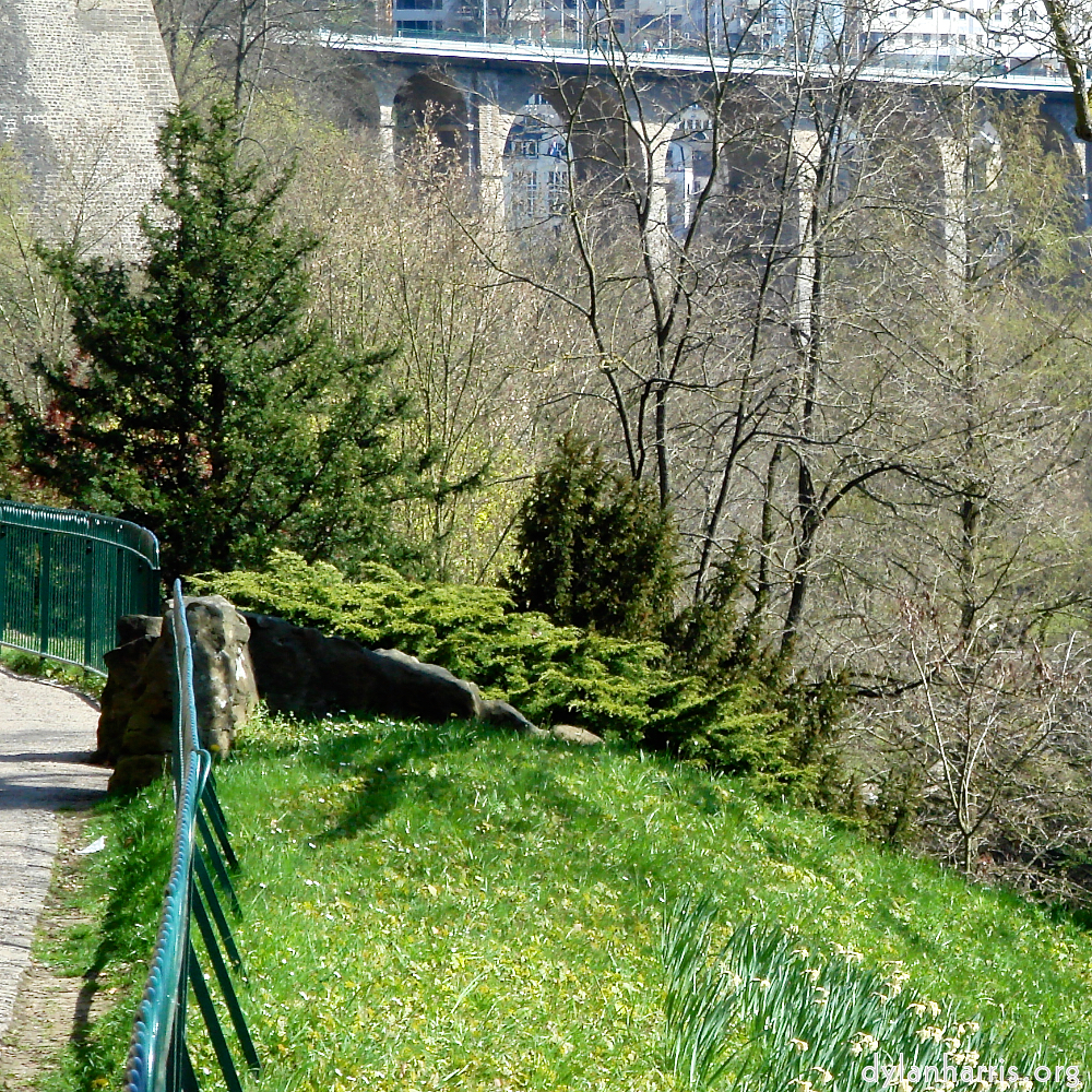 image: Voici ‘grund (xiii) 2’.