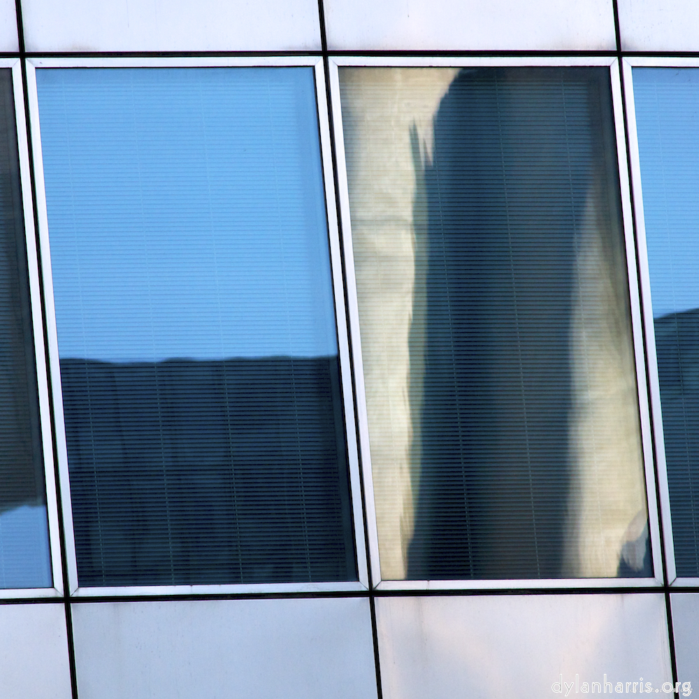 image: This is ‘la défense (vi) 2’.