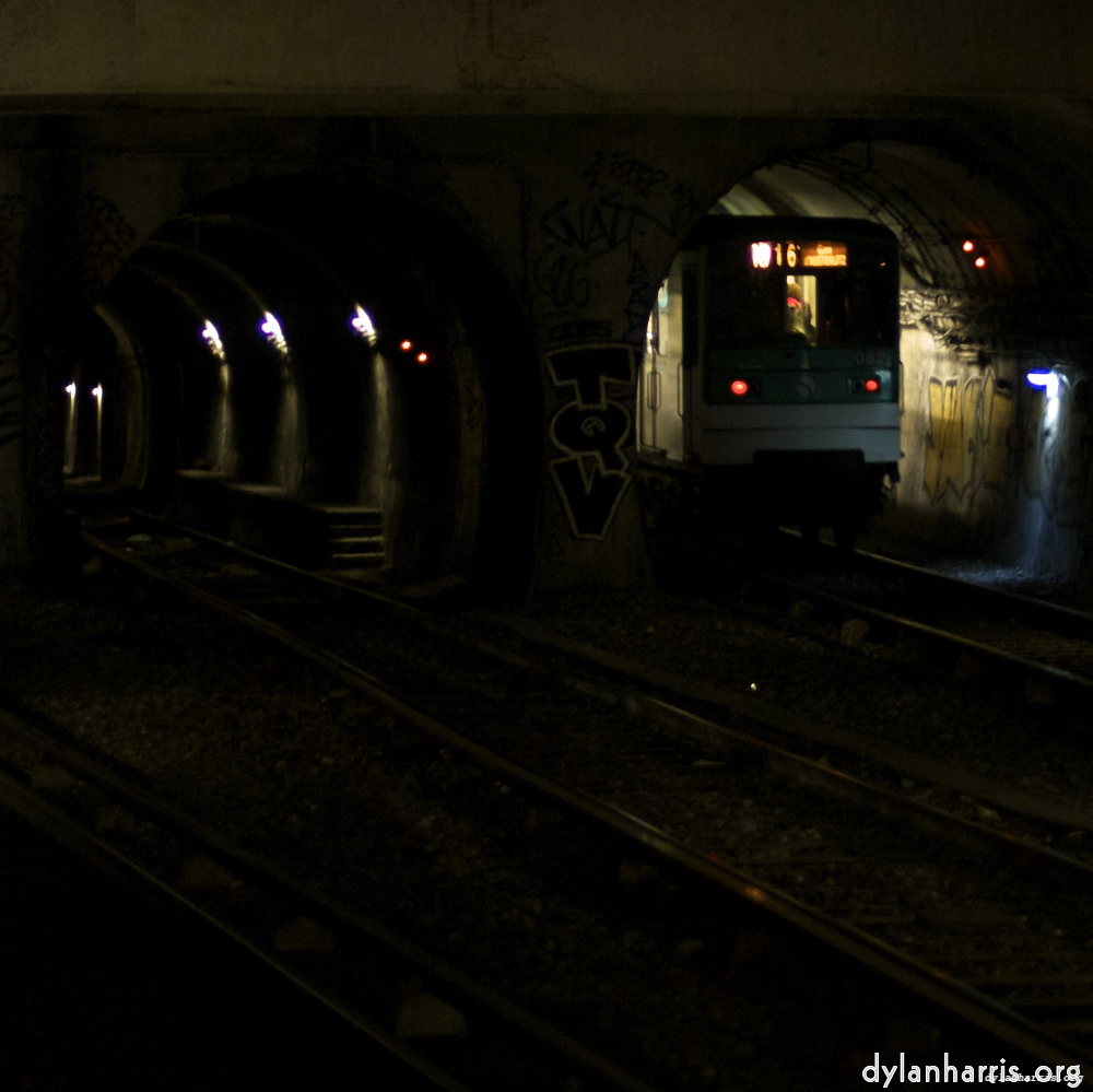 Image: Image 'metro (iv) 2'.