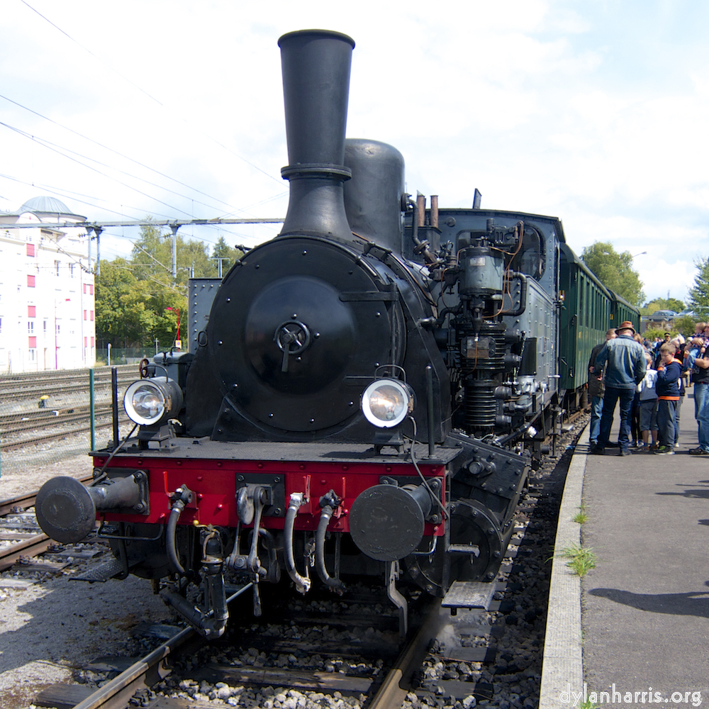 Image: Image 'train (x) 1'.