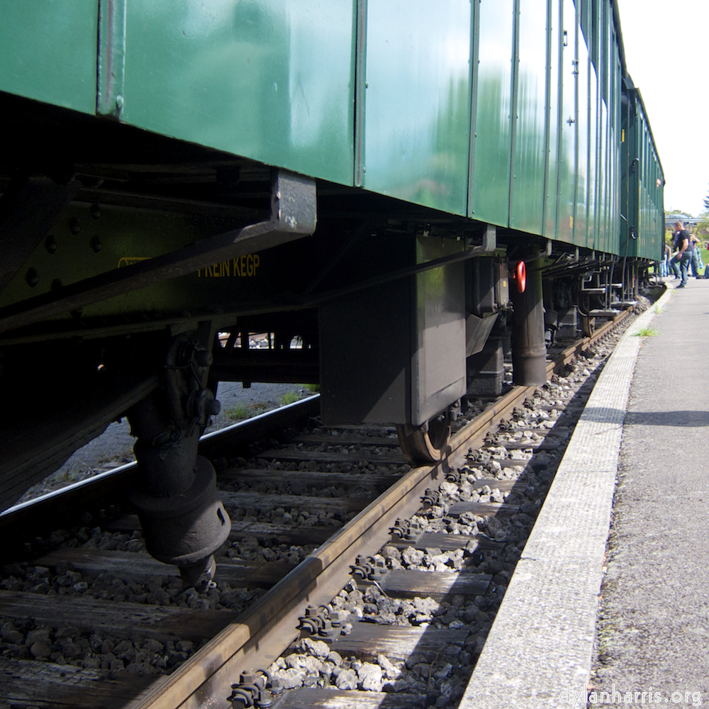Image: Image 'train (x) 2'.