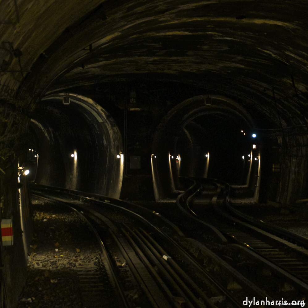 Image 'metro (i) 1'.