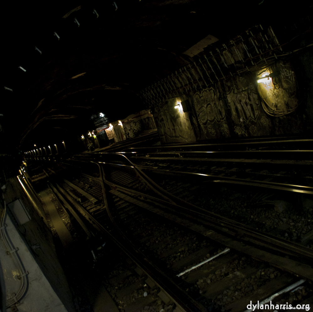 Image 'metro (i) 4'.