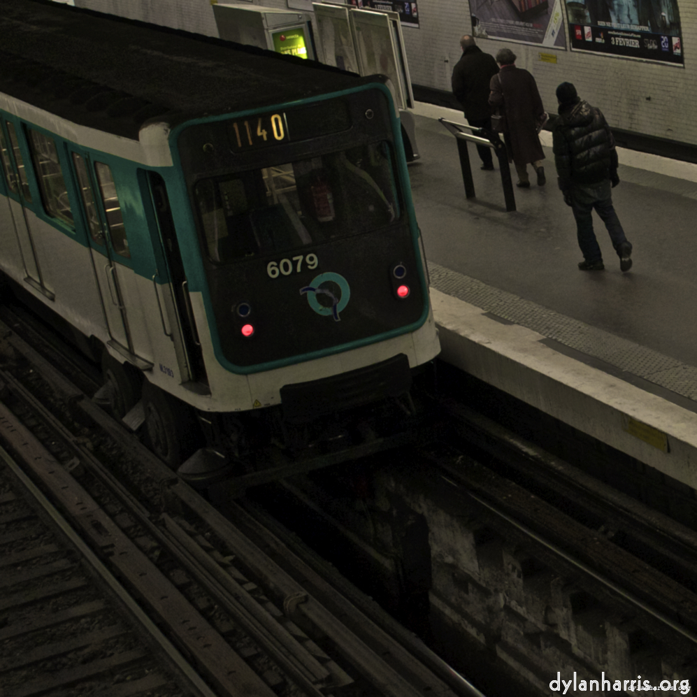 Image 'metro (i) 8'.