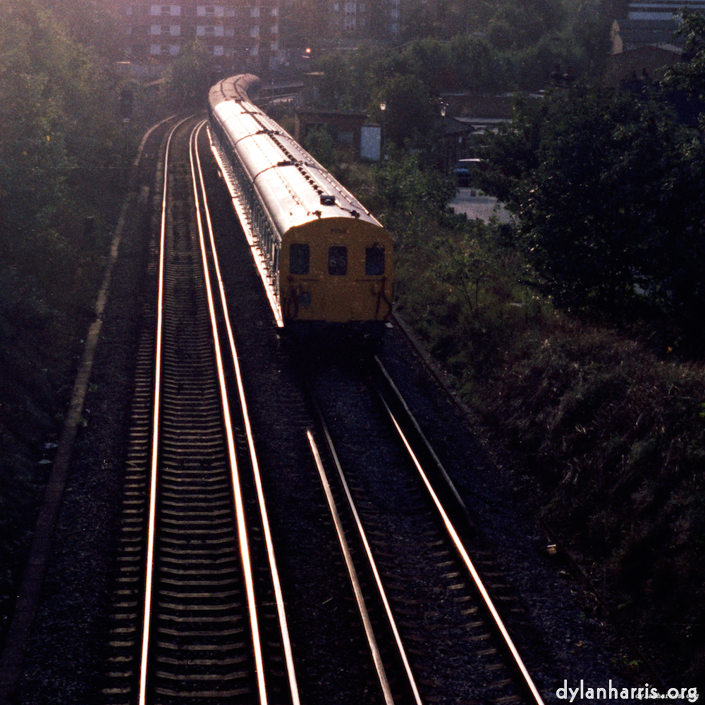 Image 'train (xi) 1'.