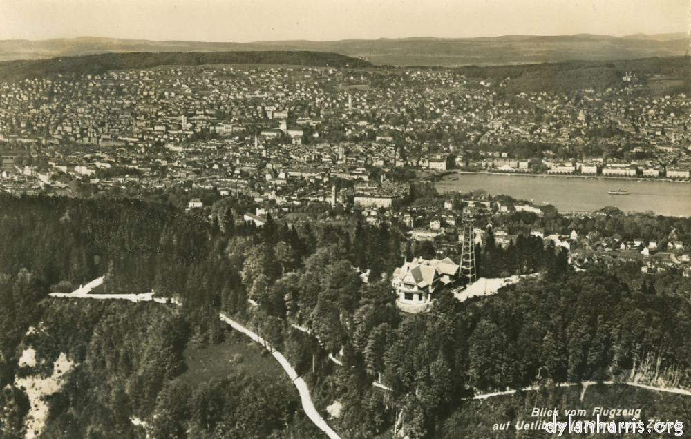 image: Postcard: Blick vom Flugzeug auf Uetliberg (873m) und Zürich. [[ Zürich from the Uetliberg. ]]